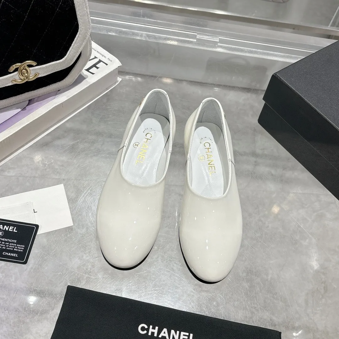 👟👟Ex-factory price 380👟👟 Genuine leather sole +40 25C early spring new Chanel loafers; fabric: patent leather: color black; white; burgundy, code number: 5-40; (custom-made 41 custom-made non-refundable)